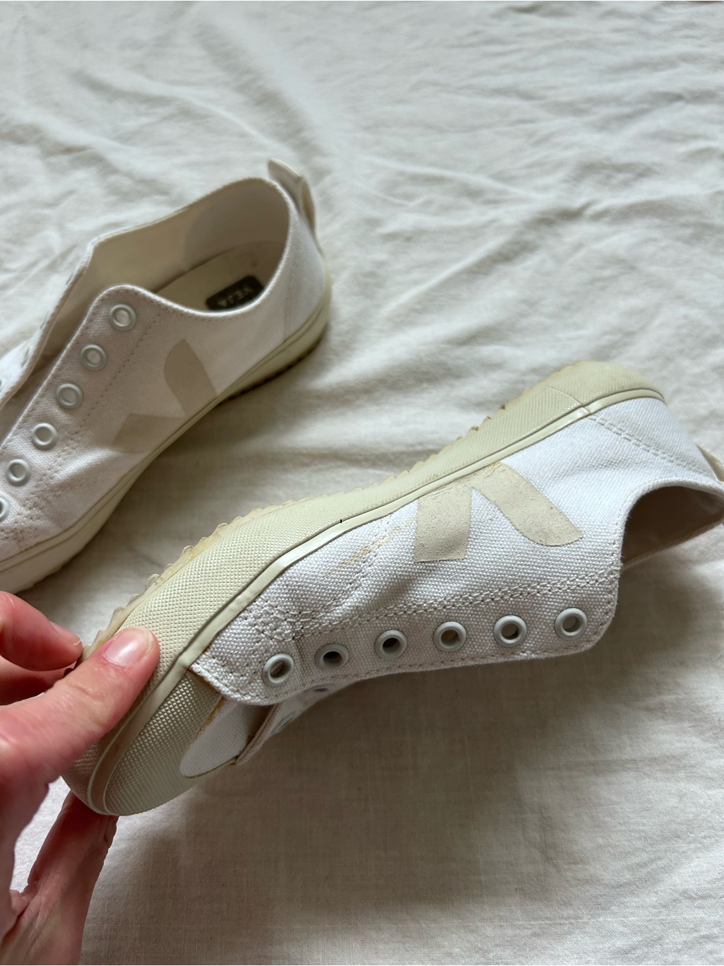 Veja White Canvas Low-Top Sneakers With Off-White Beige Details
